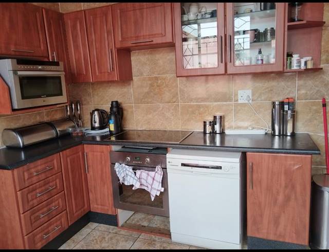 3 BEDROOM HOUSE FOR SALE IN KENSINGTON